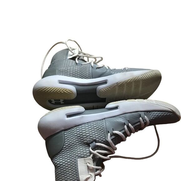 Under Armour ladies size 8 basketball shoes excellent condition - Picture 4 of 5